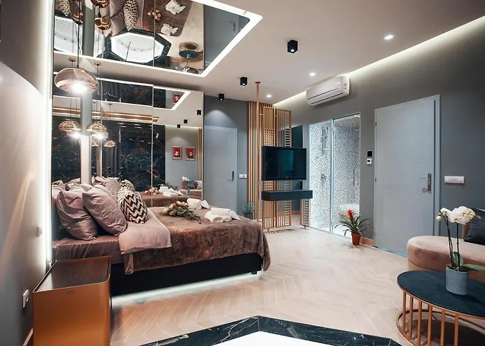 Monza Mirror Apartment