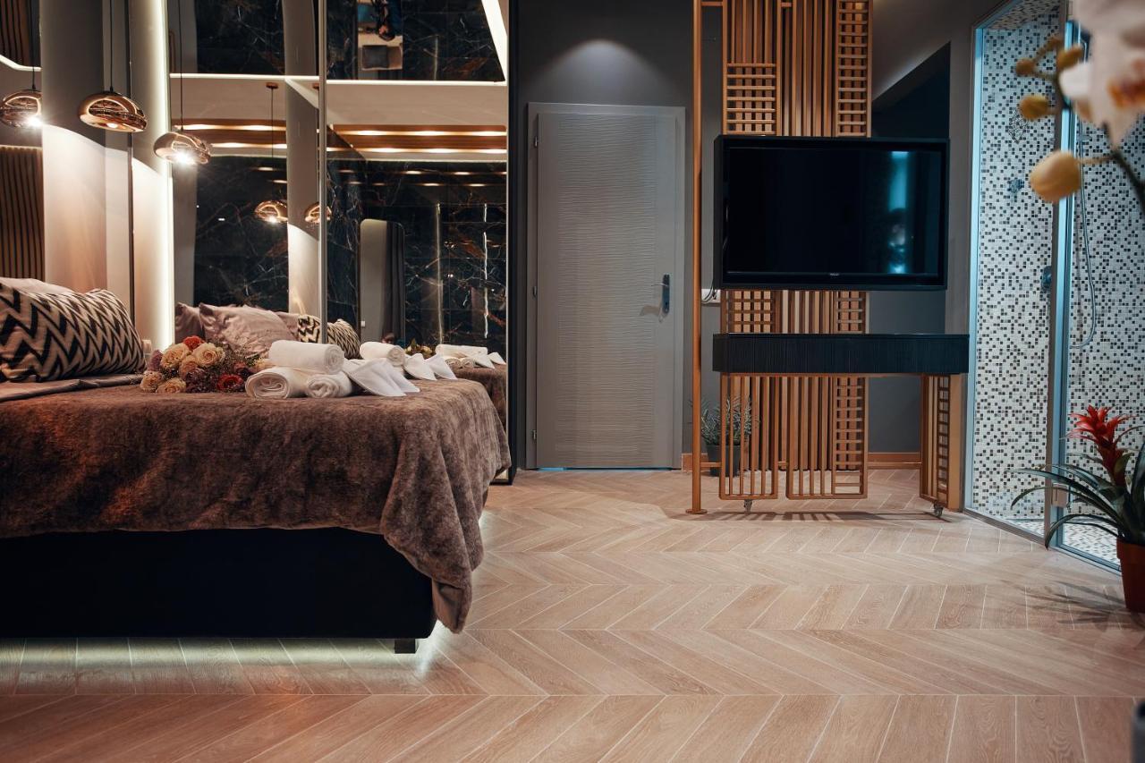 Monza Mirror Apartment Kikinda