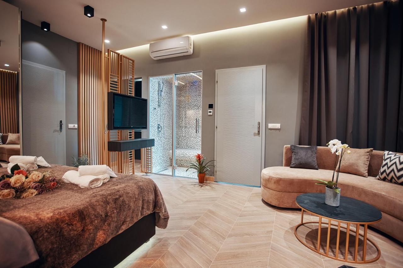 Monza Mirror Apartment