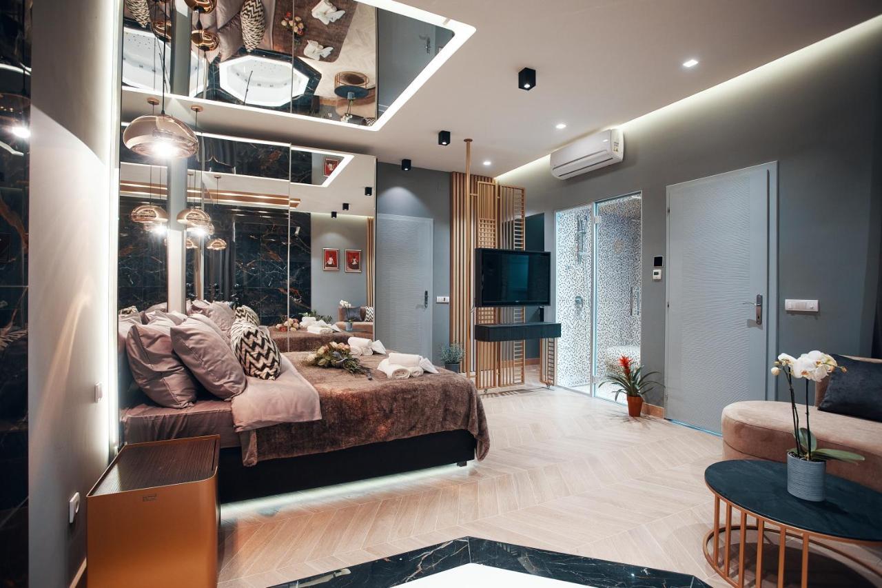 Apartment Monza Mirror