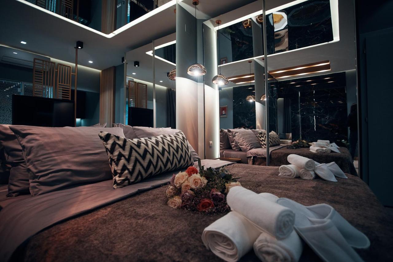 Monza Mirror Apartment